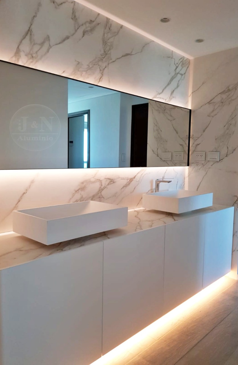 Espejo LED con control WiFi vía celular - JN Aluminio Neuquén